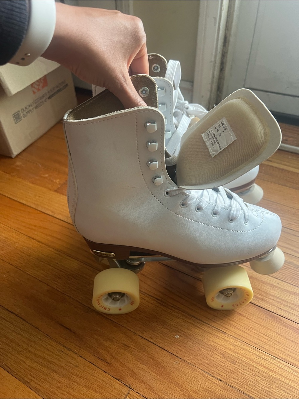 Chicago Skates White Classic Roller Skates - Picture 3 of 8